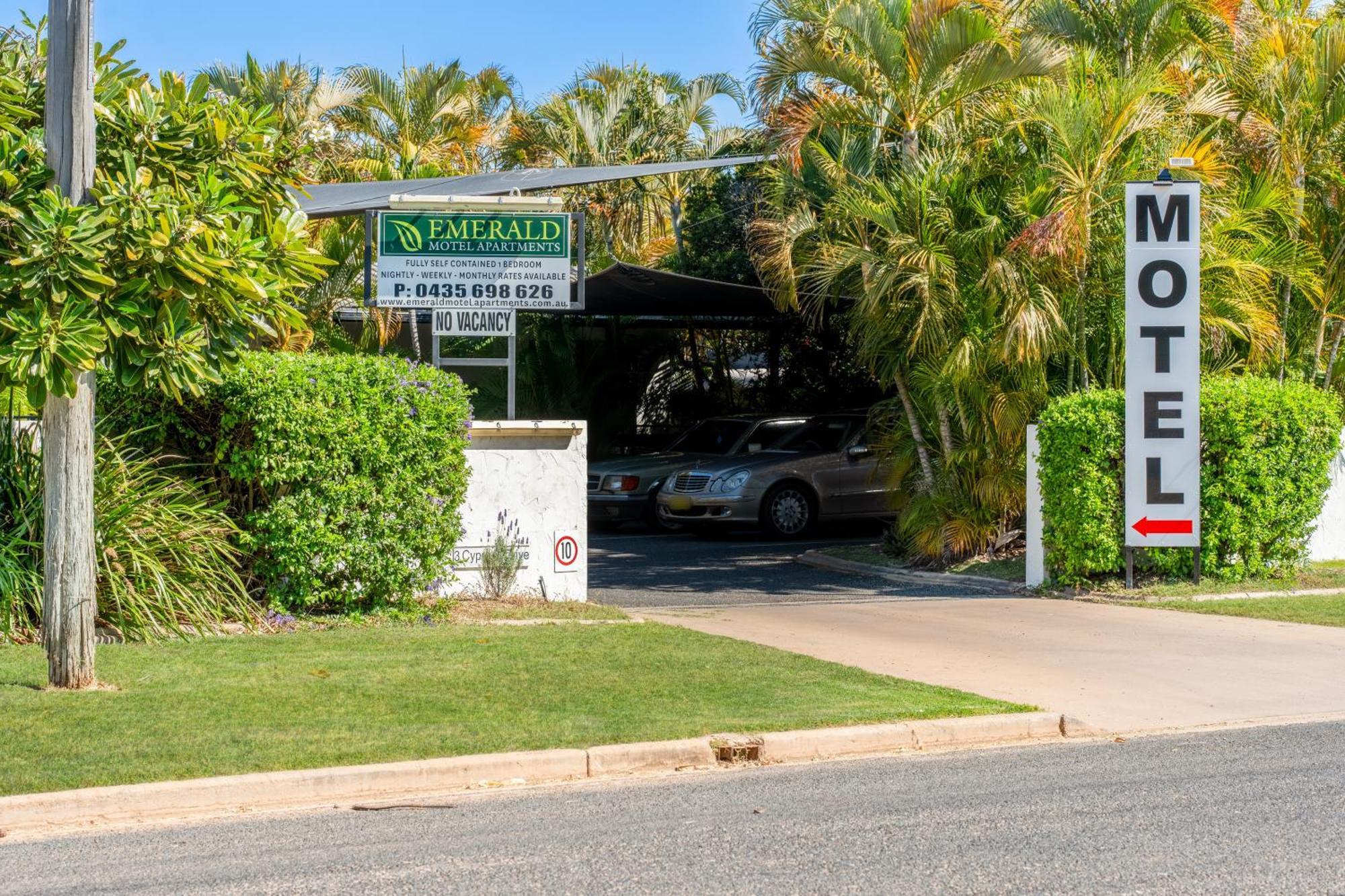 Emerald Motel Apartments Exterior photo